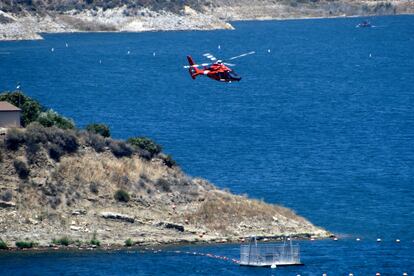 Un helicóptero durante las tareas de búsqueda.