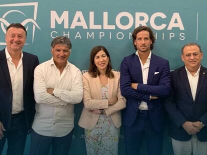 Weindorfer, Toni Nadal, Morillo, Feliciano, Rodríguez y Torralba posan tras la presentación en Son Moix.