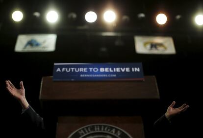 El candidato demócrata a la presidencia de los Estados Unidos Bernie Sanders durante un mitin en Ypsilanti, Michigan.
