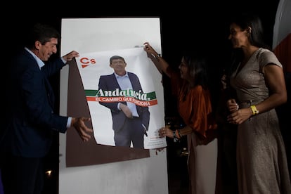 Inés Arrimadas y Begoña Villacís durante el inicio de campaña electoral en Andalucía para Ciudadanos con Juan Marín como candidato.