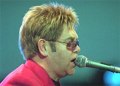 Elton John, el martes por la noche, durante su actuación en la plaza de Las Ventas de Madrid.