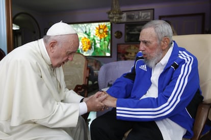 El papa Francisco y Fidel Castro, durante su encuentro en La Habana, 20 de septiembre de 2015. cuba se vuelca con la primera visita del Papa Francisco, mediador clave en la nueva era de relaciones entre la isla y EE UU.