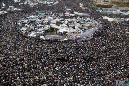 Manifestantes anti Mubarak durante una de las jornadas de protesta en la plaza Tahrir de El Cairo.