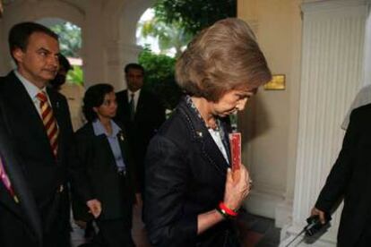 Doña Sofía y el presidente del Gobierno, José Luis Rodríguez Zapatero, cariacontecidos tras concluir la votación.