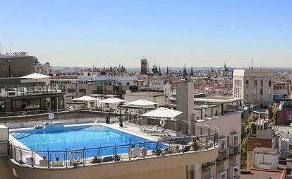 Piscina de un hotel en el centro de Madrid.