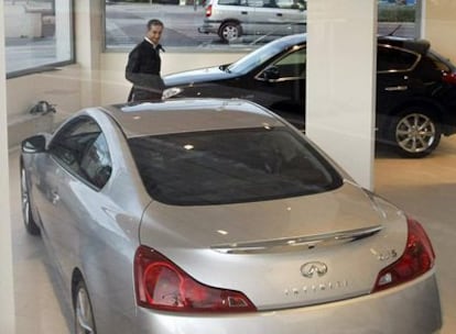 Ricardo Costa, en un concesionario de coches Infiniti, el pasado 23 de enero, unos días antes de adquirir el modelo FX50.