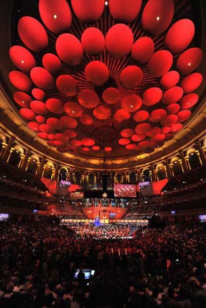 La National Orchestra de Gales, durante el espectáculo <i>Dr Who</i>, en el Royal Albert Hall.