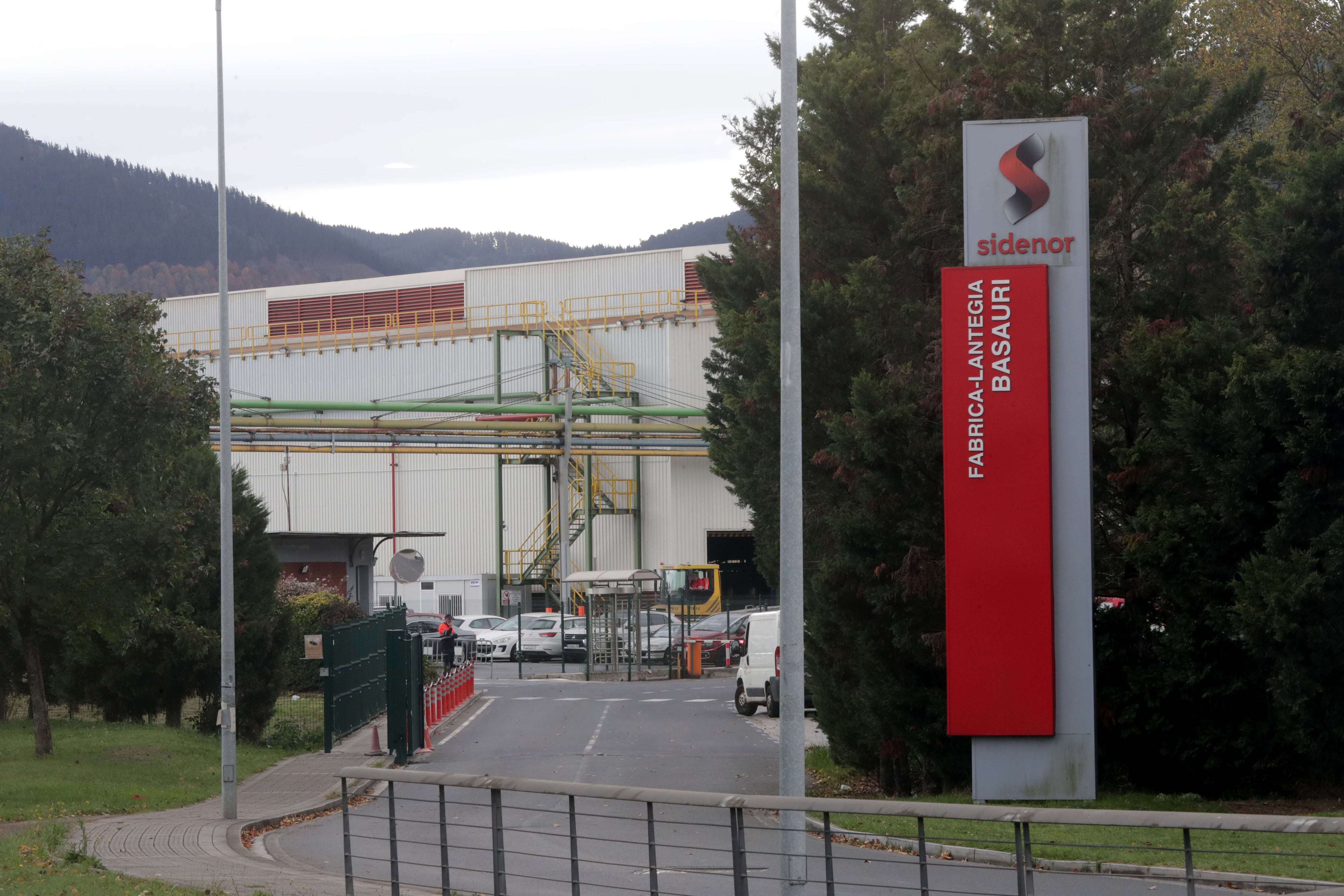 Acceso a la fábrica de Sidenor de Basauri, esta semana.