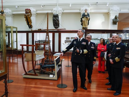MADRID, 24/11/2023.- El rey Felipe VI asiste a la inauguración de la exposición "Jorge Juan, el legado de un marino científico" este viernes en el Museo Naval de Madrid. EFE/ Zipi
