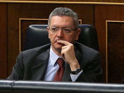 El ministro Alberto Ruiz-Gallard&oacute;n, en el Congreso.