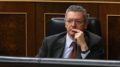 El ministro Alberto Ruiz-Gallard&oacute;n, en el Congreso.