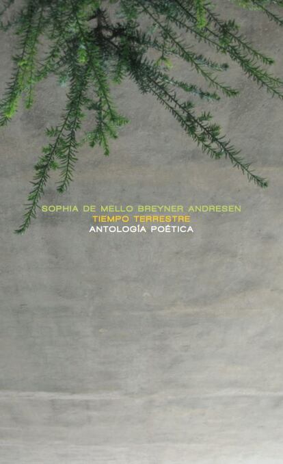 'Tiempo terrestre' ofrece al lector el apasionante desafío de acercarse a la poesía de Sophia de Mello Breyner Andresen (1919-2004), uno de los nombres mayores de la lírica lusa del siglo XX, a través de una antología de cien poemas que revelan con exactitud las claves fundamentales de su pulso poético: las palabras son para ella “fórmulas de magia” que procuran encontrar la plenitud, la pureza, el afán de absoluto. Es la suya una obra trazada en la esencialidad, como una geometría exacta que establece una alianza entre la palabra escrita y la realidad que desvela. FICHA: 'Tiempo terrestre. Antología poética'. Autor: Sophia de Mello Breyner Andresen. Traducción: Paula Abramo. Fondo de Cultura Económica, 2018.