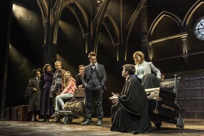 Un momento de la representación de 'Harry Potter y el legado maldito' en el Palace Theatre de Londres.