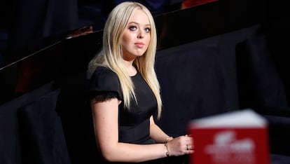 Tiffany Trump

Quién es: es una de las figuras más discretas del clan. Tiene 23 años y es hija de la actriz Marla Maples, con la que Trump estuvo casado entre 1993 y 1999 (sólo convivieron durante tres años y medio, aunque el divorcio no se formalizó hasta 1999). Desde la separación de sus padres se fue a vivir junto a su madre a California. De ahí que mantenga una relación menos estrecha con el magnate que sus hermanos.