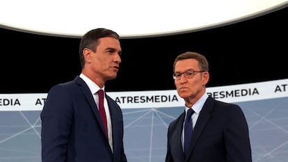 Pedro Sánchez y Alberto Núñez Feijóo, en el debate de Atresmedia, este lunes.