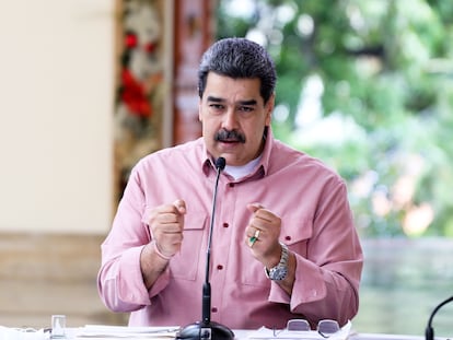 El presidente venezolano, Nicolás Maduro, en una transmisión de televisión, este domingo, en Caracas (Venezuela).