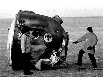 La primera cápsula Shenzhou, que aterrizó en Mongolia el 21 de noviembre de 1999.