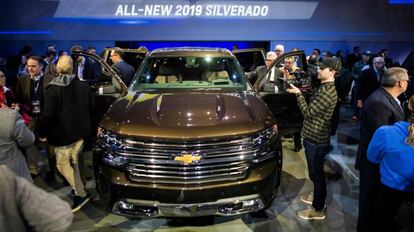 El nuevo pickup Silverado en el expositor de Chevrolet