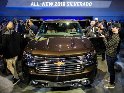 El nuevo pickup Silverado en el expositor de Chevrolet