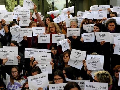 Concentración frente al Ayuntamiento de Madrid en contra de la violencia machista, este lunes.