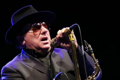 Van Morrison actuando en el Olympia de París, en septiembre de 2012.