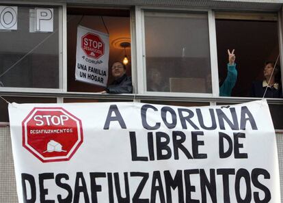 Protesta por el desahucio a una mujer en 2013 en A Coruña.