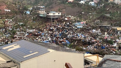 Vista aérea de algunos daños provocados por el ciclón en Mayotte.