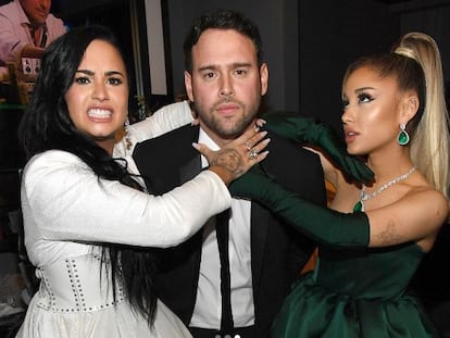 Sccott Braun con Ariana Grande y Demi Lovato, en una foto de la cuenta de Instagram del 'manager'.