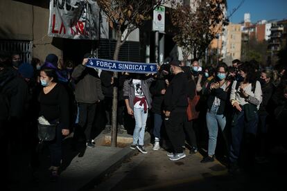 Concentración frente a un desahucio en Barcelona el 10 de Diciembre.