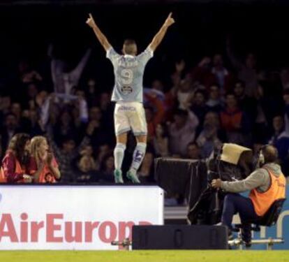 Aspas celebra uno de sus goles al Barça.