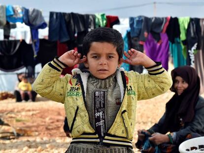 Un niño en el campo de refugiados sirio de Haouch, en Líbano.