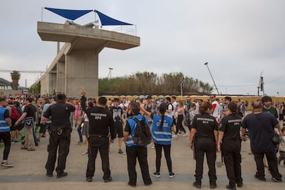 Personal de seguridad en el Primavera Sound, este viernes. 