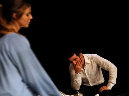 Manuela Velasco y Fran Perea, en un ensayo de la obra 'Feelgood'.