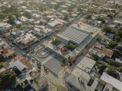 Vista aérea del mercado 22 de noviembre, en Tuxtla Gutiérrez, Chiapas.