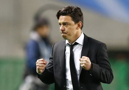 O técnico do River, Marcelo Gallardo, comemora o gol da vitória.