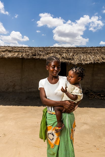 Con su hija Yumina, de un año, vive ahora en casa de su hermana y cerca de sus padres.