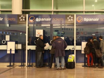 Pasajeros en el aeropuerto de El Prat.