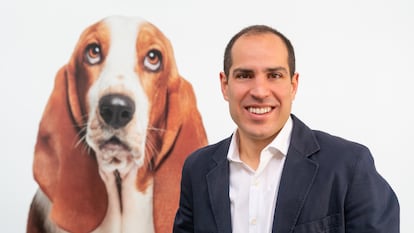 El presidente y CEO de Rastreator, Víctor López.