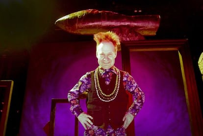 El director de escena estadounidense Peter Sellars, ante el decorado de Iolanta / Perséphone en el Teatro Real.