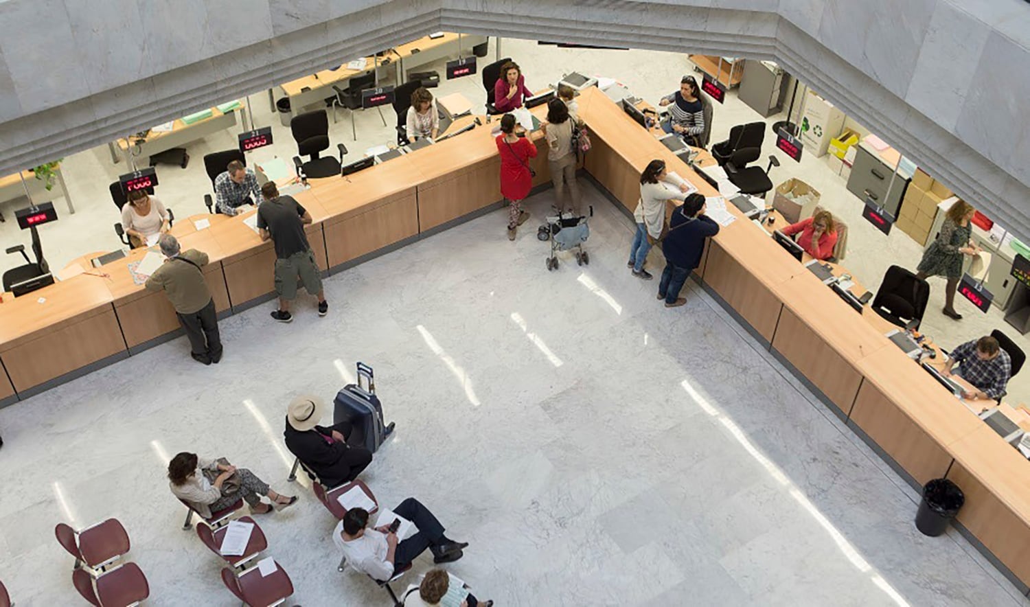 Guerra abierta entre el Gobierno y los sindicatos por el cambio en el modelo de oposiciones