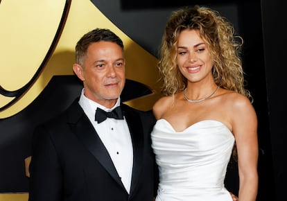 Alejandro Sanz y Candela Márquez en la Gala Persona del Año, como parte de los eventos que rodean a la 25ª Entrega Anual de los Grammy Latinos, en Miami, el 13 de noviembre de 2024.