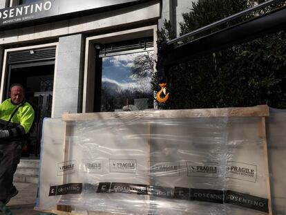 Un trabajador de Cosentino, la semana pasada en Madrid.