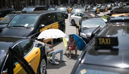 Taxistes acampats a la Gran Via.