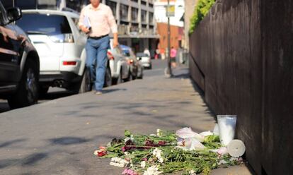 Ofrenda en el sitio del doble asesinato.