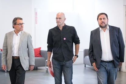 De izquierda a derecha, Artur Mas, Raul Romeva y Oriol Junqueras 