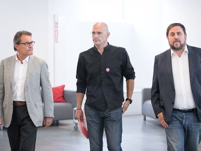 De izquierda a derecha, Artur Mas, Raul Romeva y Oriol Junqueras 