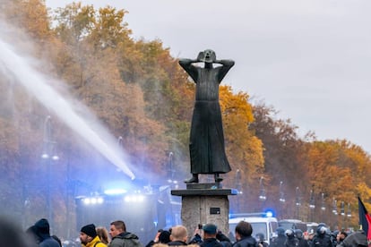 La estatua 'Der Rufer', de Gerhard Marcks.