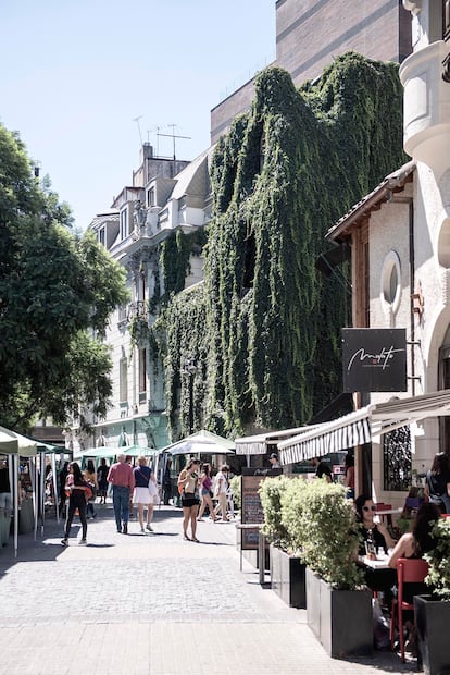 Panormica de la calle Lastarria que da nombre a todo el barrio.