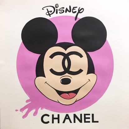 El mítico perfume toma prestada la cara del ratón en 'Disney Chanel', una obra en la que la ilustradora y publicista zaragozana Dafne Artigot utiliza un estilo trasgresor y colorido.