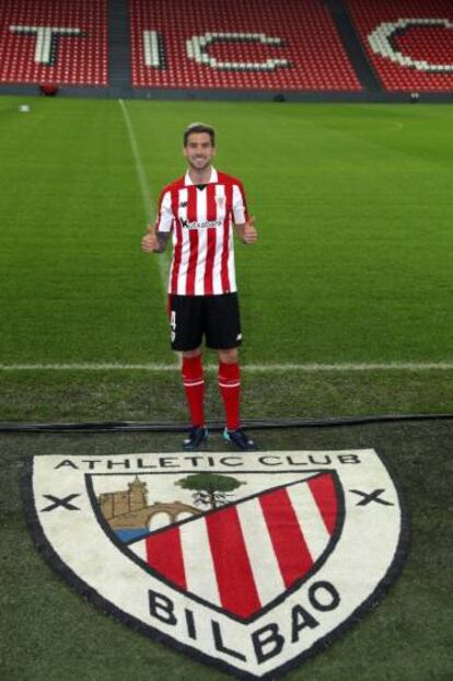 Iñigo Martínez, en su presentación como nuevo jugador del Athletic.